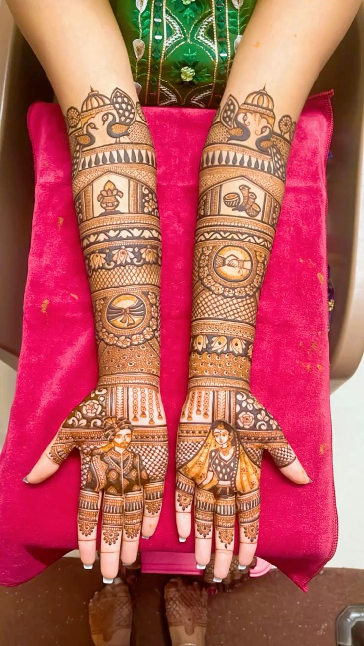 Rajasthani bridal mehndi with dulha-dulhan palm portraits