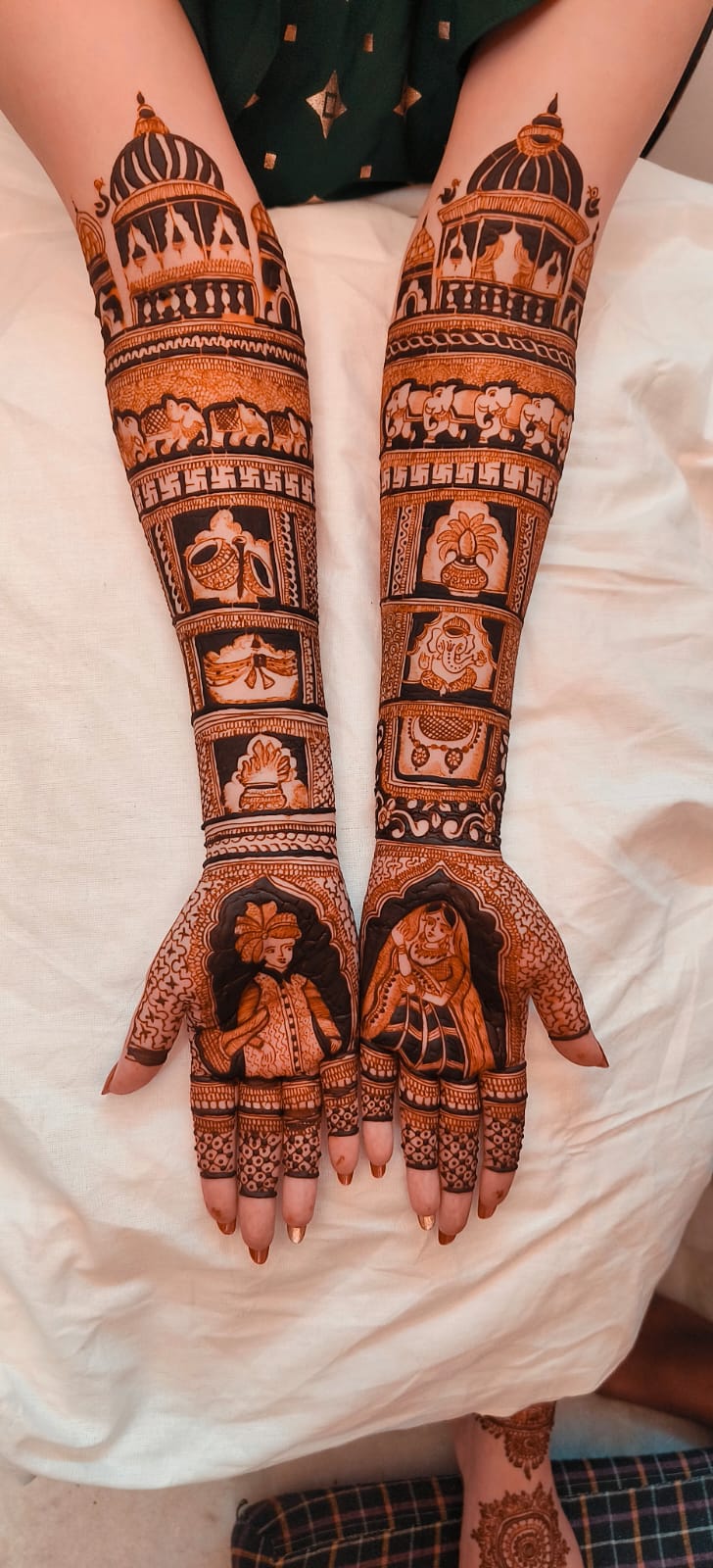 Traditional bridal mehndi with dulha-dulhan portrait panels