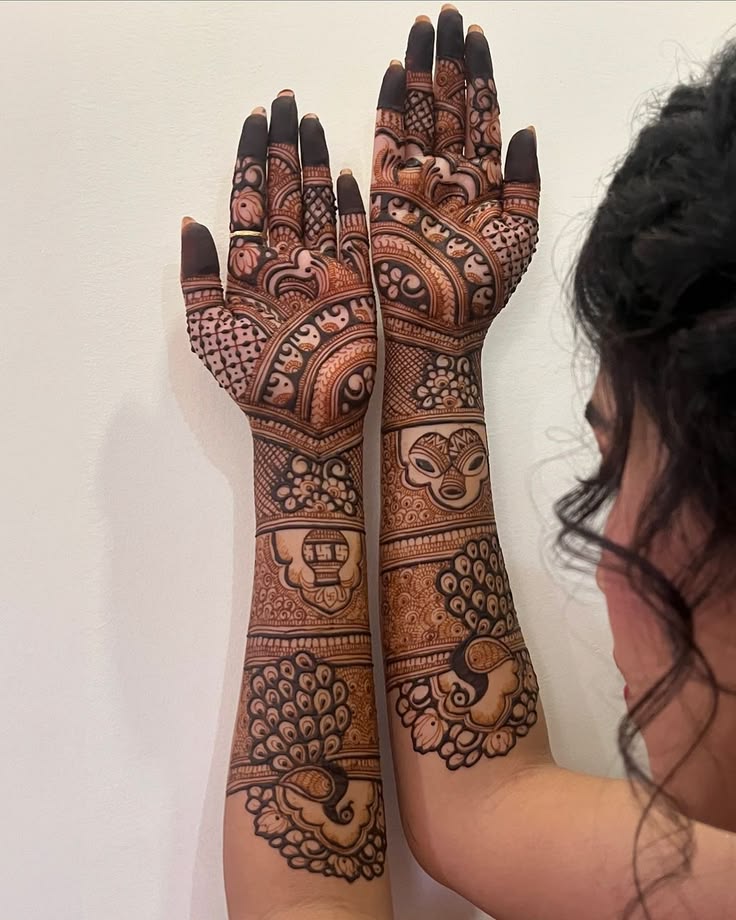 Dense traditional bridal mehndi with peacock and jaali work